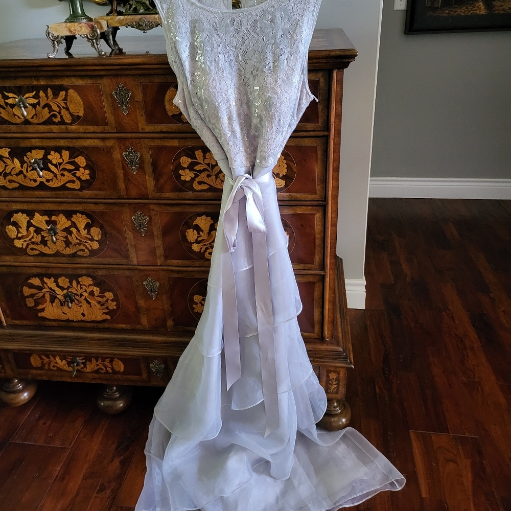 Stunning evening gown size 14 Adrianne papell